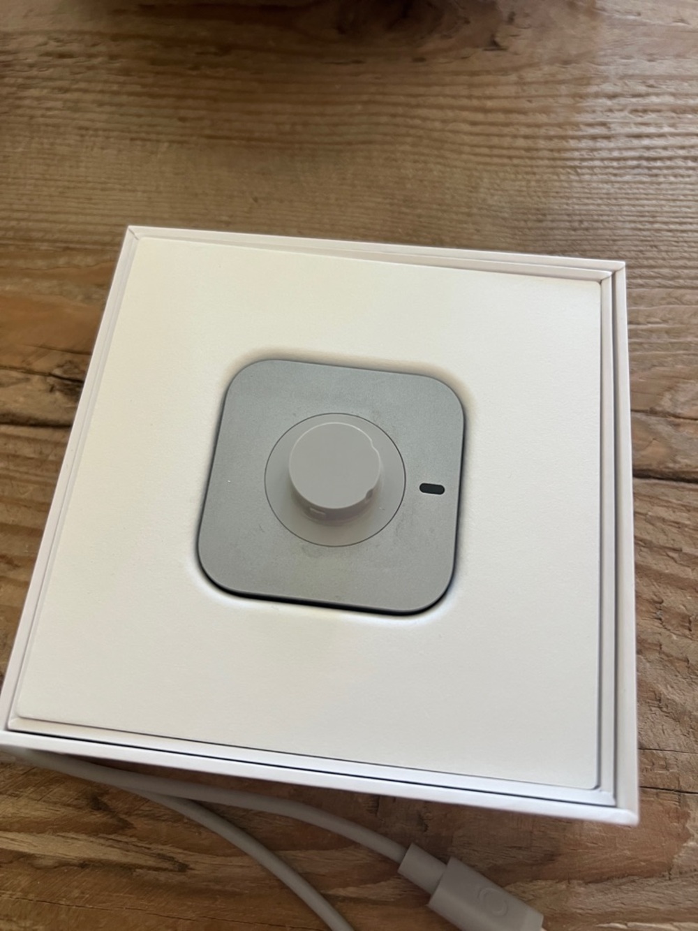 Oura Ring 4 Size 8 (Silver) with Charger and Box - Picture 16 of 16